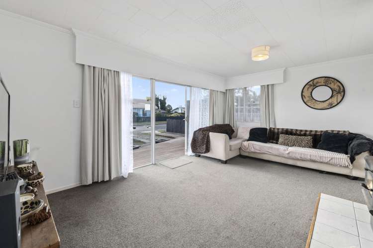 24 Joanne Crescent Pukehangi_3