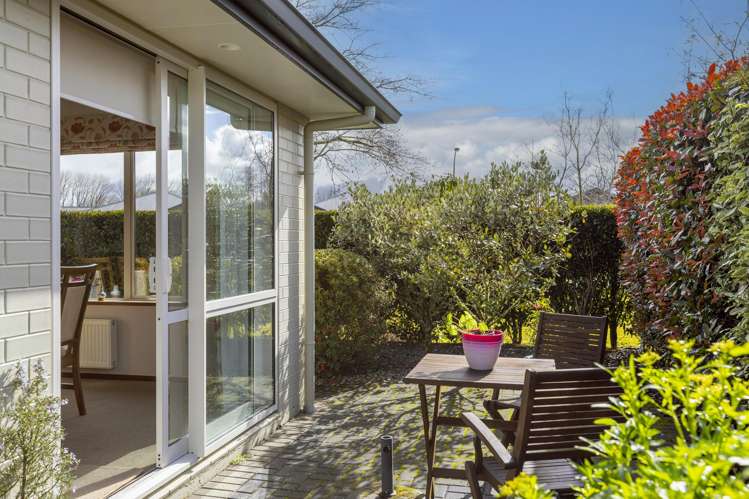 53 Chateau Crescent Rangatira Park_7