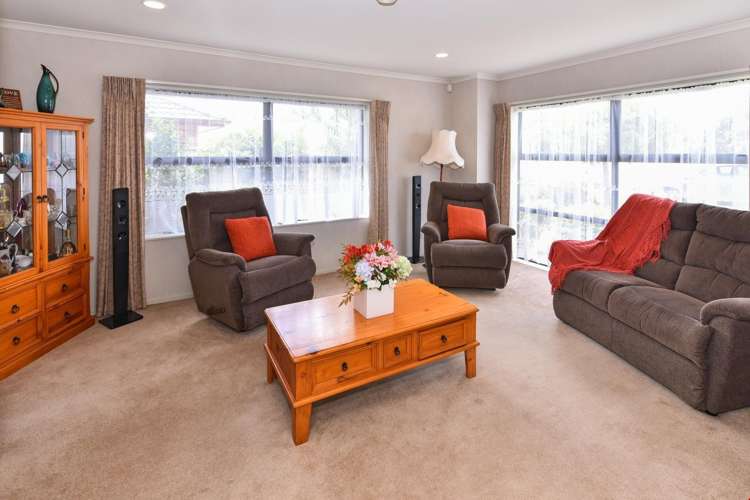 6 Aberdeen Crescent Wattle Downs_2