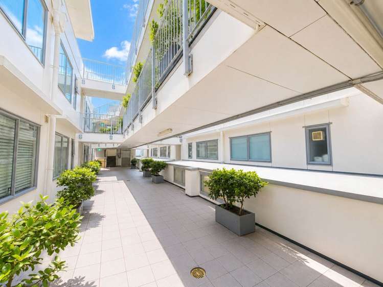 203/10 Flower Street Eden Terrace_6