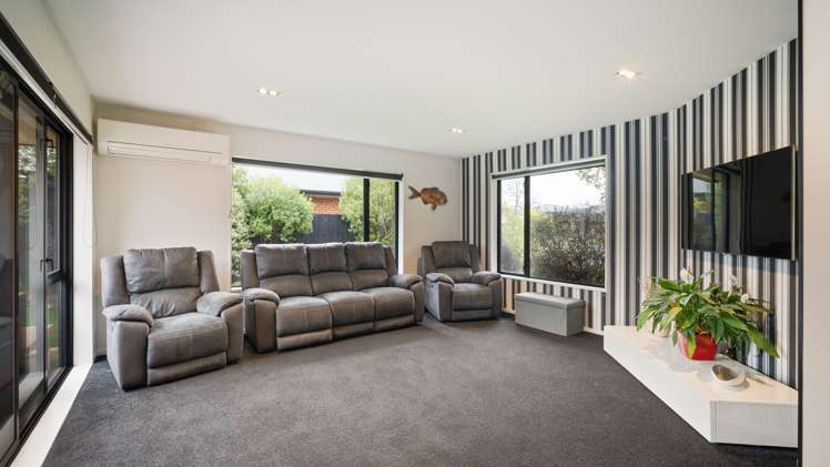 15 Strathmore Gardens Burwood_10