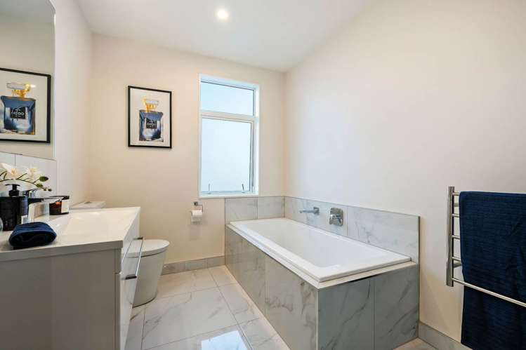 1 Watermill Lane Silverdale_16