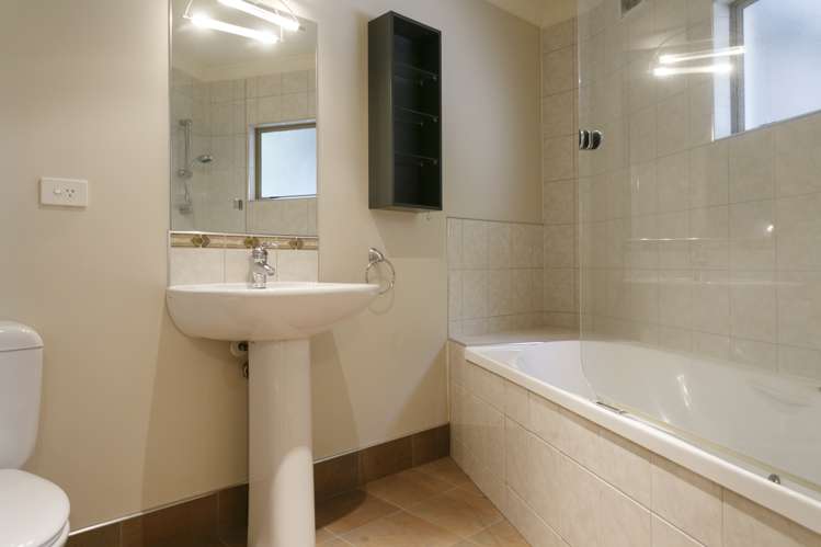 2/144 Lake Terrace Taupo_19