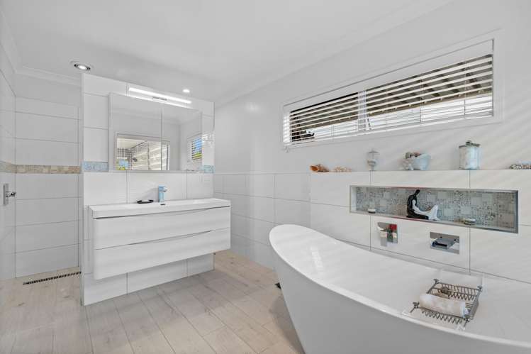 6 Fred Carr Place One Tree Point_10