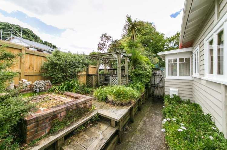 Titirangi Road Titirangi_13