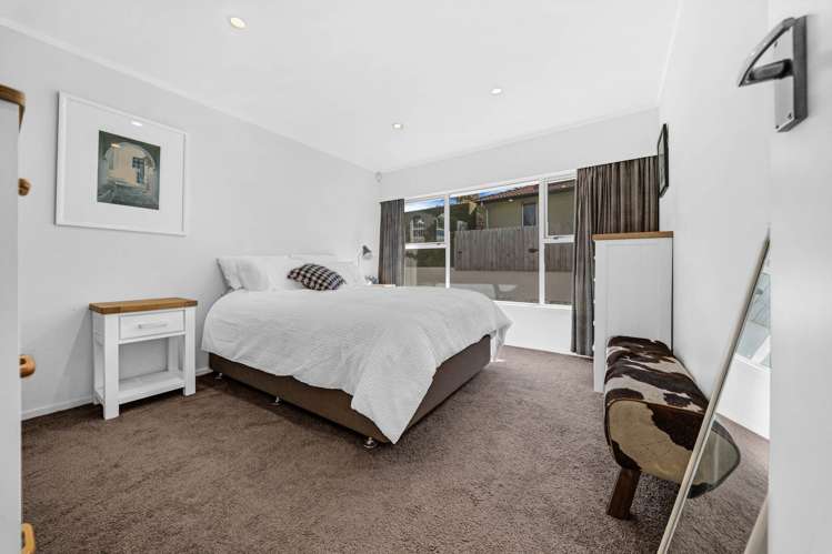2/4 Noumea Place Mairangi Bay_9