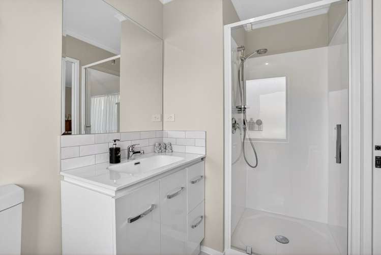 23 Raabia Close, Parakai Helensville_21