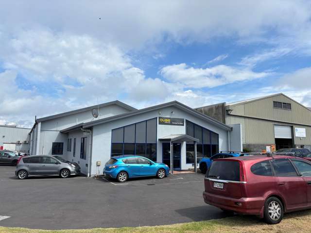 Prime Industrial Property Minutes from the Port