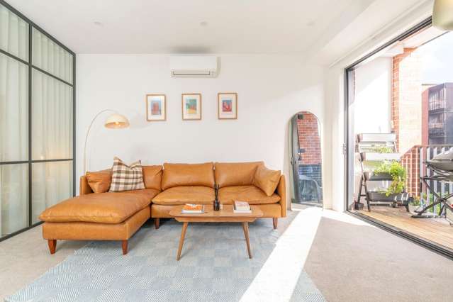 Clean and secure two bedroom apartment in Avondal