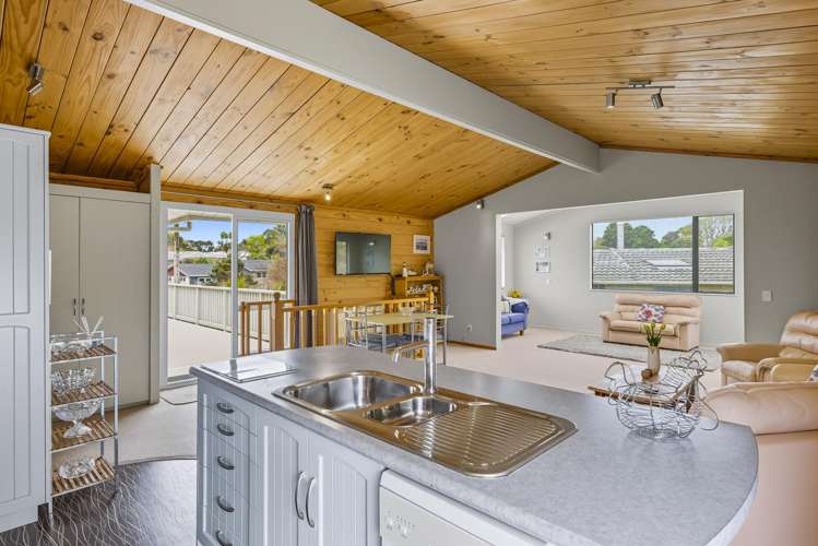 13 Grange Park Avenue Raumati South_7