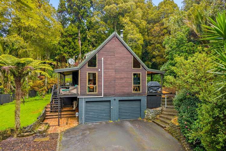 566 Scenic Drive Waiatarua_26