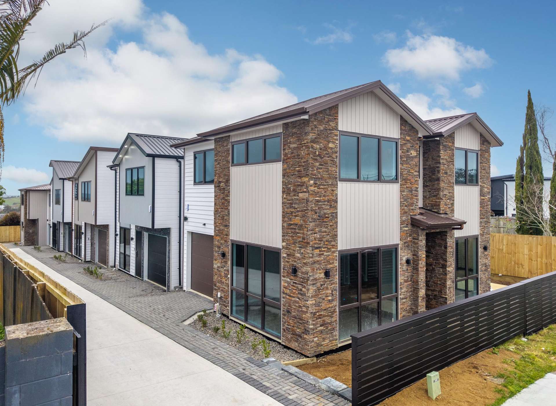 2/23 Bradbury Road Botany Downs_0