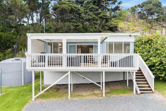 Classic NZ Bach - Excellent Location
