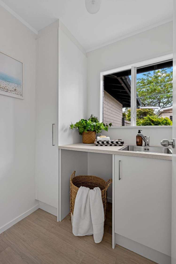 2/4 Keldale Place Forrest Hill_12