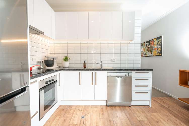 U2/123 The Parade Island Bay_1