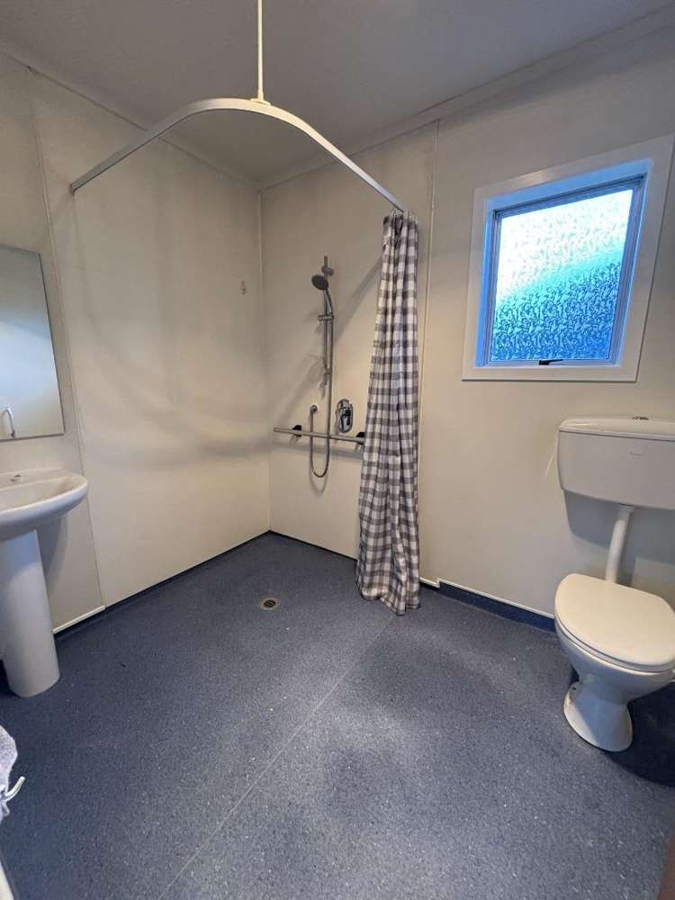 152 Saint Vincent Street Toi Toi_7