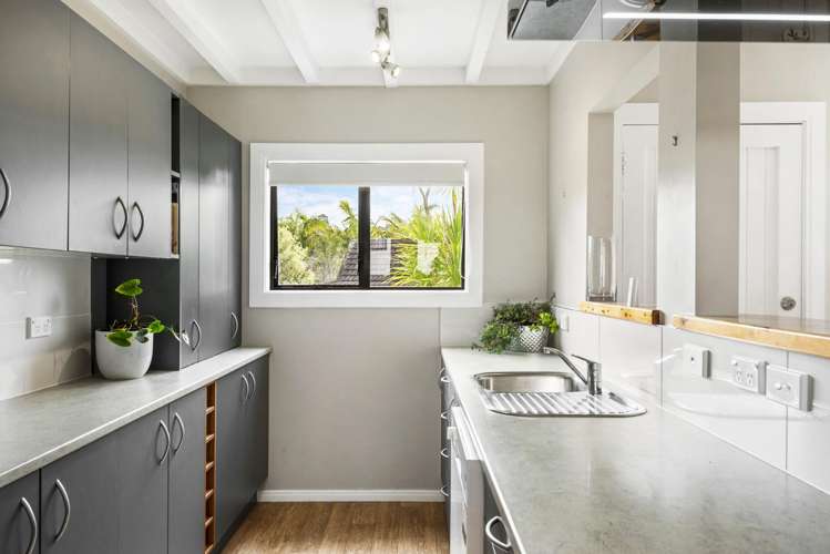 1/70 Ayton Drive Totara Vale_14