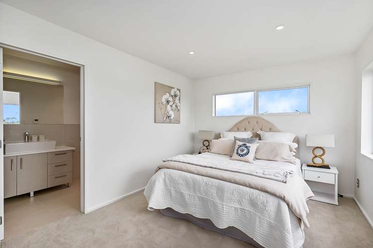 71 Bordeaux Parade Te Atatu South_12