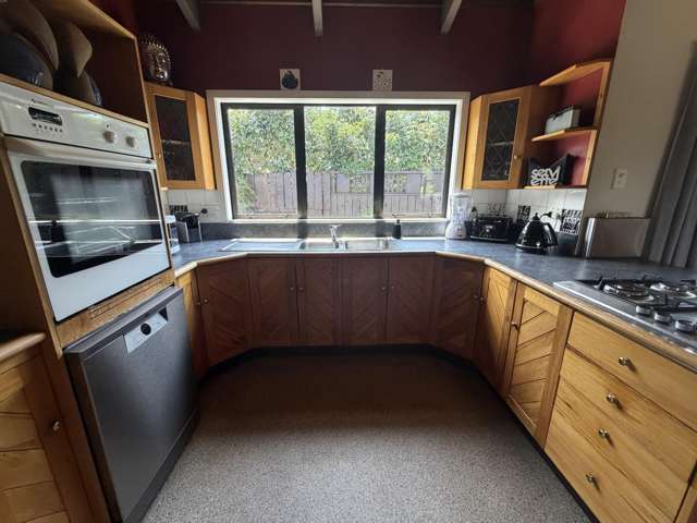 24 Nicholas Ave (Front House) Whitianga_3