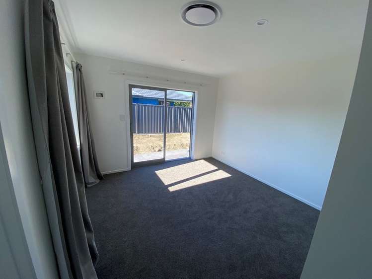 2 Meech Way Frimley_2