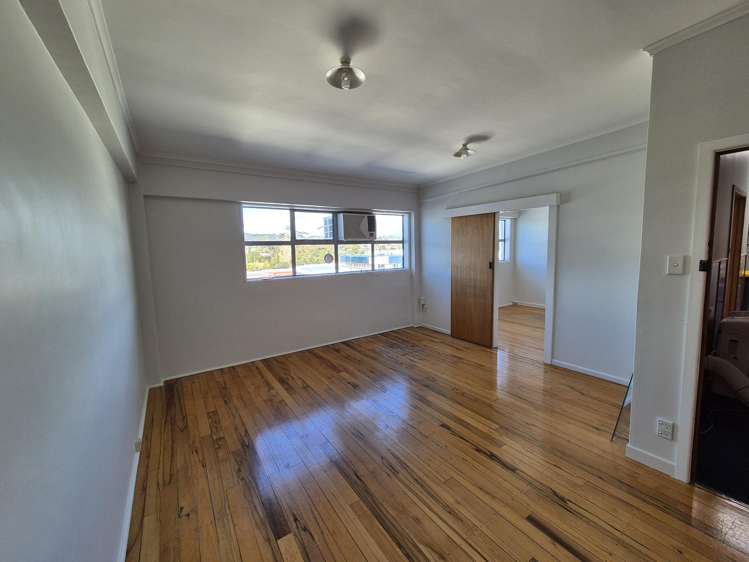 Level 1/208 West Coast Road Glen Eden_3