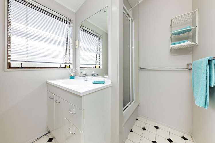 2/80 Glengarry Road Glen Eden_8