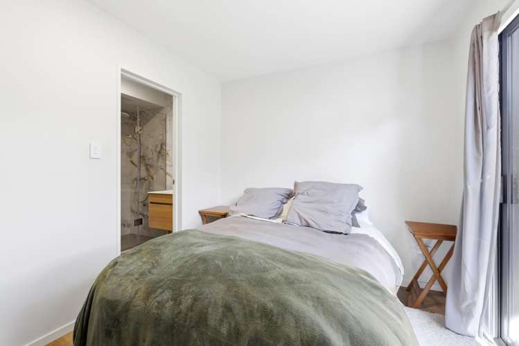 8/35 Centreway Road Orewa_13