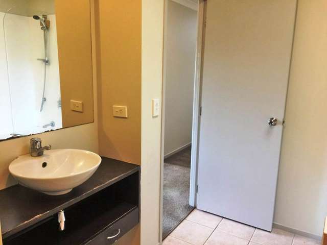 2/80 Gunner Drive Te Atatu Peninsula_3