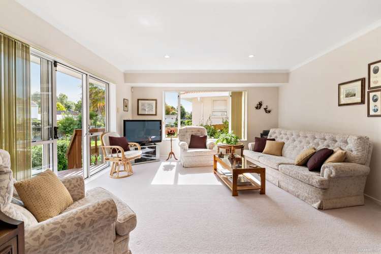 18 Gillett Place Botany Downs_22