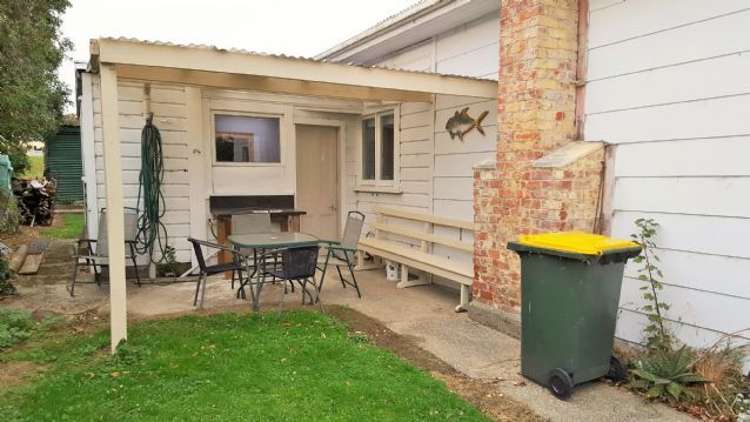 6 Main Road Owaka_10