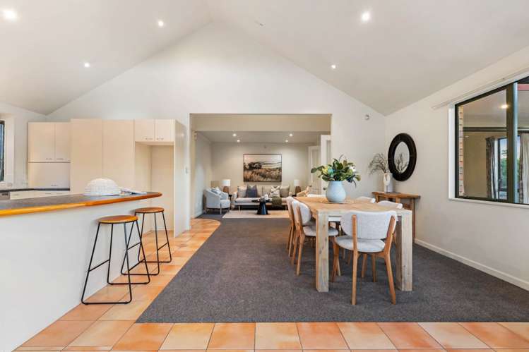492 Beach Road Murrays Bay_37