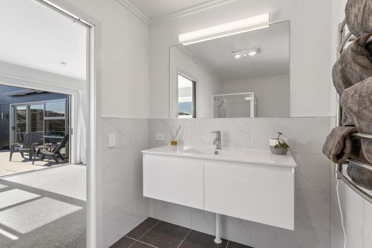 18 Coprosma Crescent Waipahihi_11