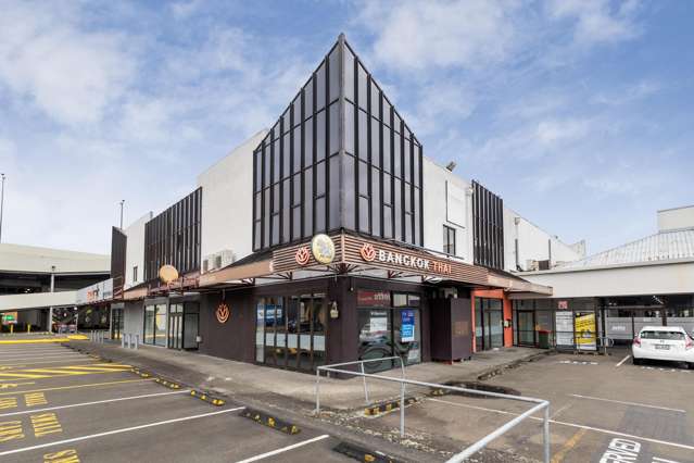 Prime retail/office opportunity next to The Plaza