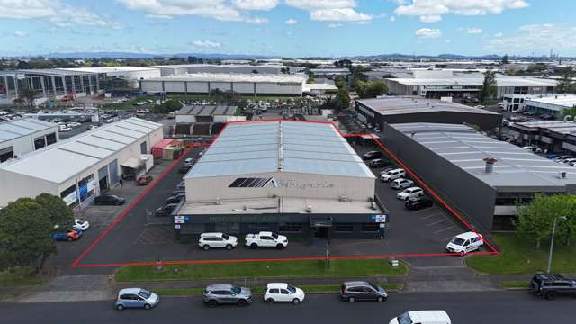 Refurbished 1,389sqm High-Stud Warehouse | Available Now