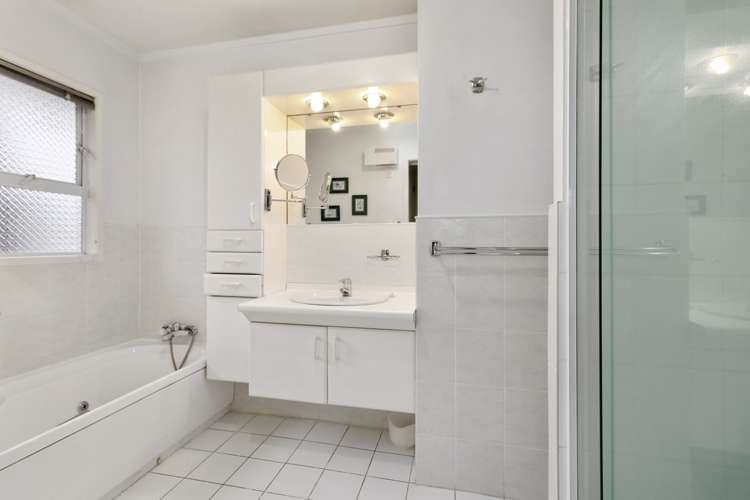 3/10 Gerard Way Saint Johns_10