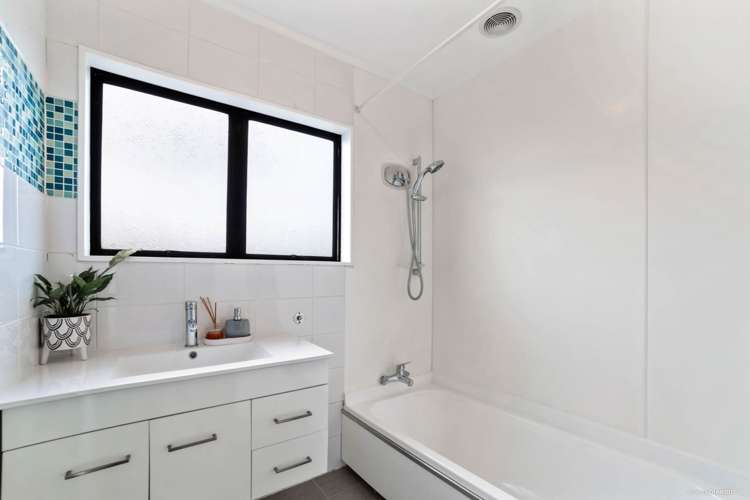 2/65 Lancaster Road Beach Haven_9