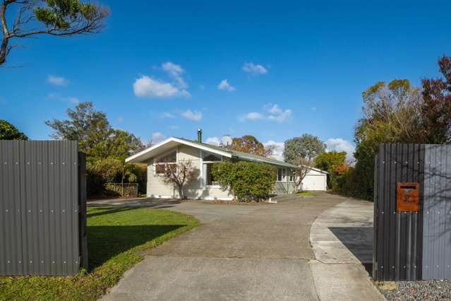 Ready to move in, walk to town and schooling