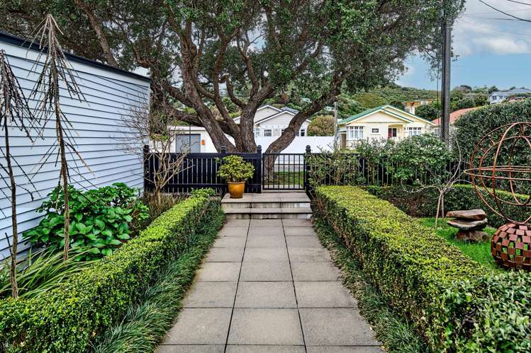 292 The Parade Island Bay_25