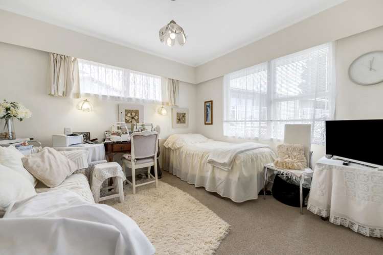 5 Borrowdace Avenue Botany Downs_12