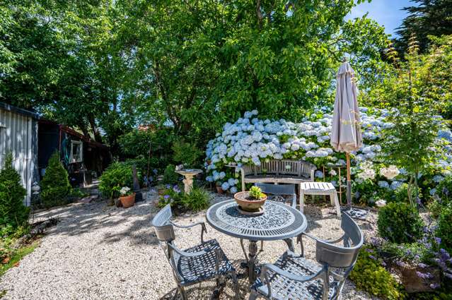 4.39ha of gardens, grazing and views