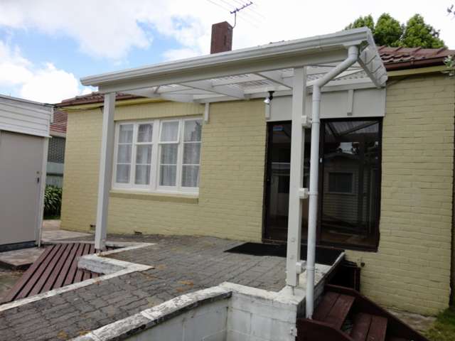 35 Preston Avenue Mount Albert_2