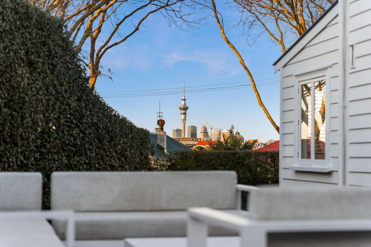 1 Surrey Crescent_1