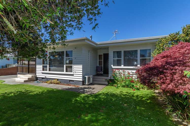 17 Henderson Crescent Onekawa_16