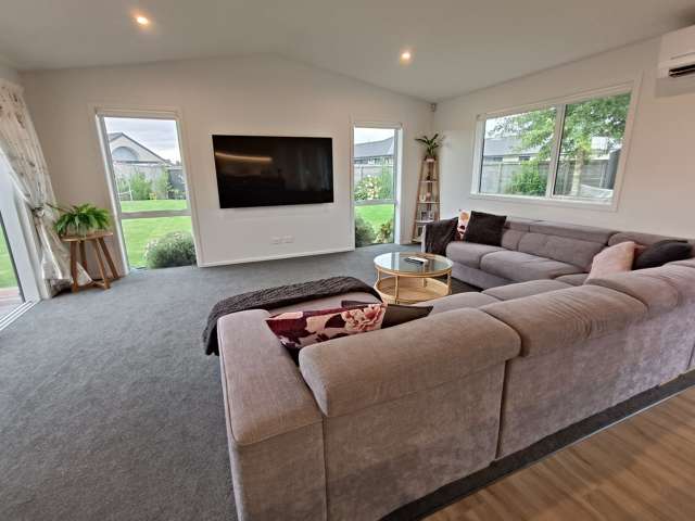 Fully Furnished 5 or 6 BR Family Home in Rolleston