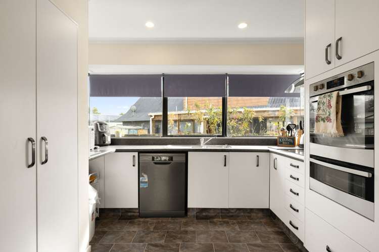 20 Essendon Court Glenview_5