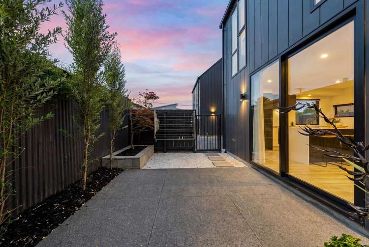 2/42 Dickens Street Addington_1