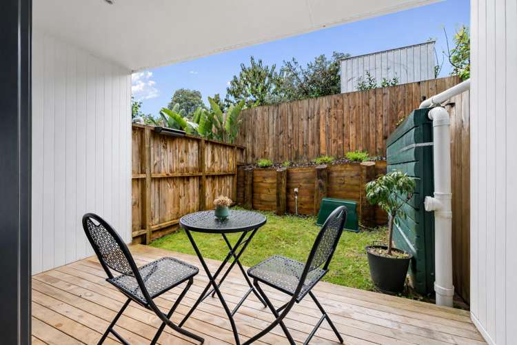 16/18 Hewlett Road Massey_12