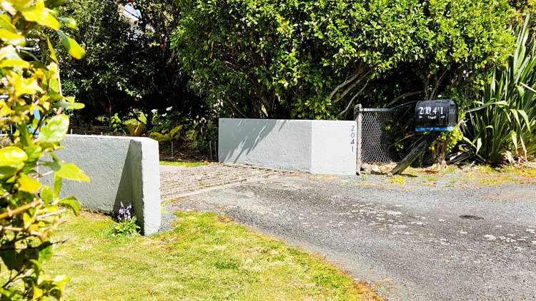 2041 Egmont Road Kaimiro_21