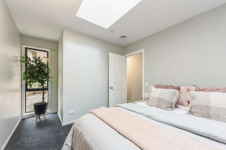 6 Carleton Place Toi Toi_13