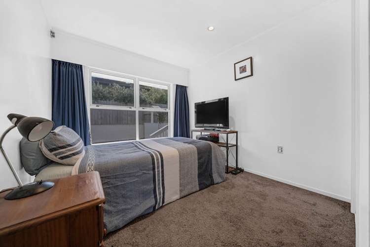 2/4 Noumea Place Mairangi Bay_10